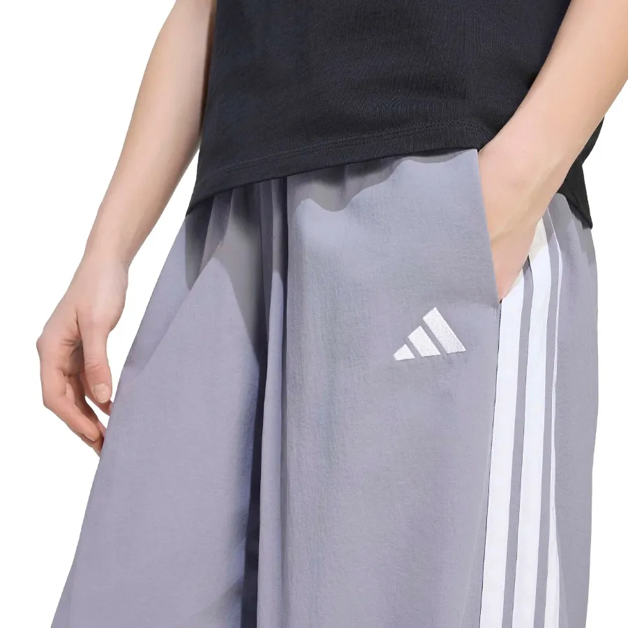 Imagen 3 de 5 de Pantalón adidas Sportswear Essentials-GRIS