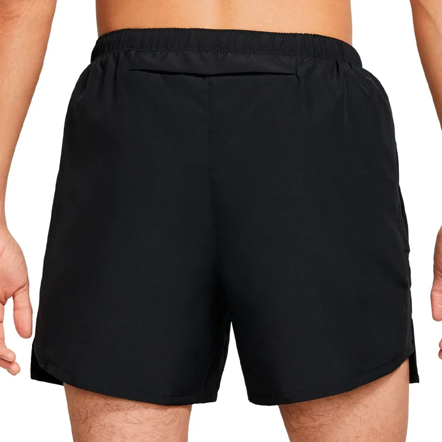 Imagen 1 de 3 de Nike Shorts Challenger-NEGRO