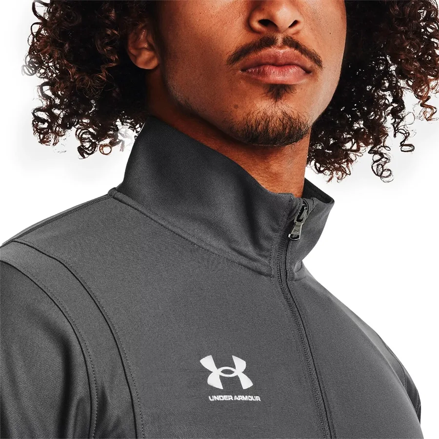 Imagen 2 de 3 de Conjunto Under Armour Challenger-GRIS