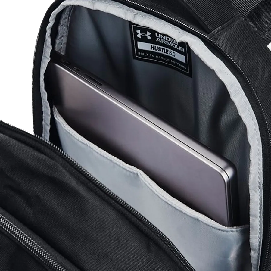 Imagen 4 de 6 de Mochila Under Armour Hustle 5.0-NEGRO/PLATA