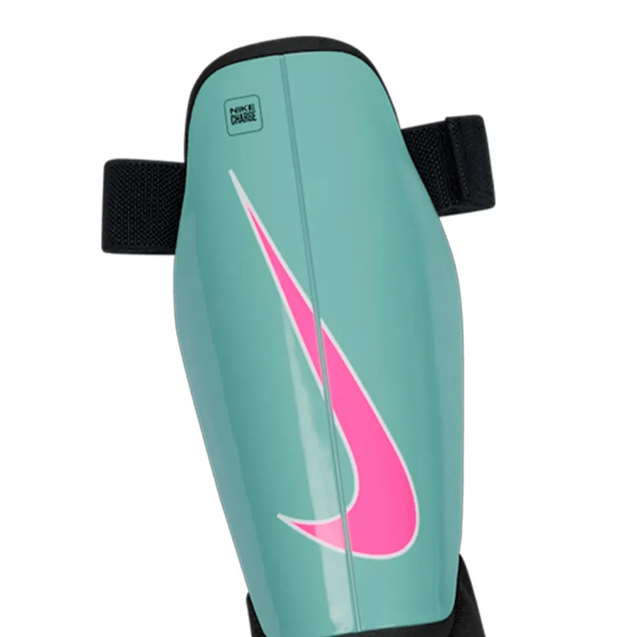 Imagen 1 de 2 de Canilleras Nike Charge-GRIS/FUCSIA