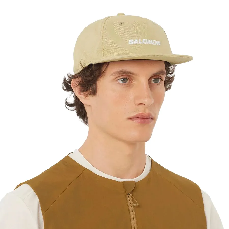 Imagen 0 de 5 de Gorra Salomon Logo Flat-BEIGE/GRIS