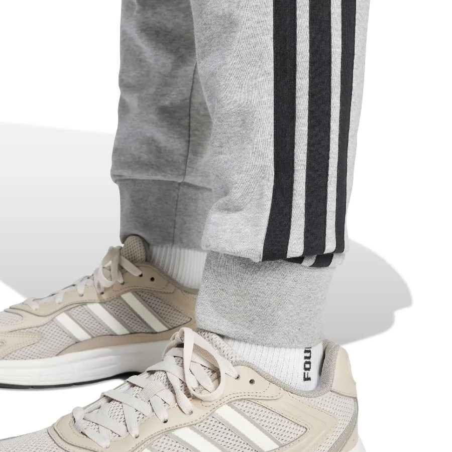 Imagen 4 de 6 de Pantalón adidas Essentials French Terry 3 Tiras-GRIS/NEGRO