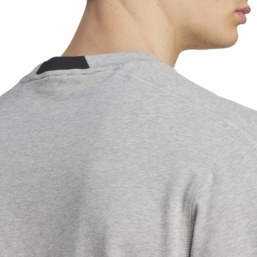 Imagen 5 de 6 de Remera adidas D4T X-GRIS