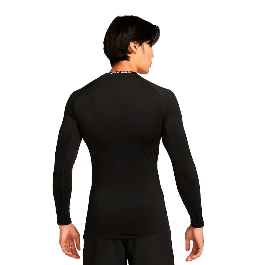 Imagen 1 de 4 de Remera Nike Manga Larga de Compresion Dri fit-NEGRO