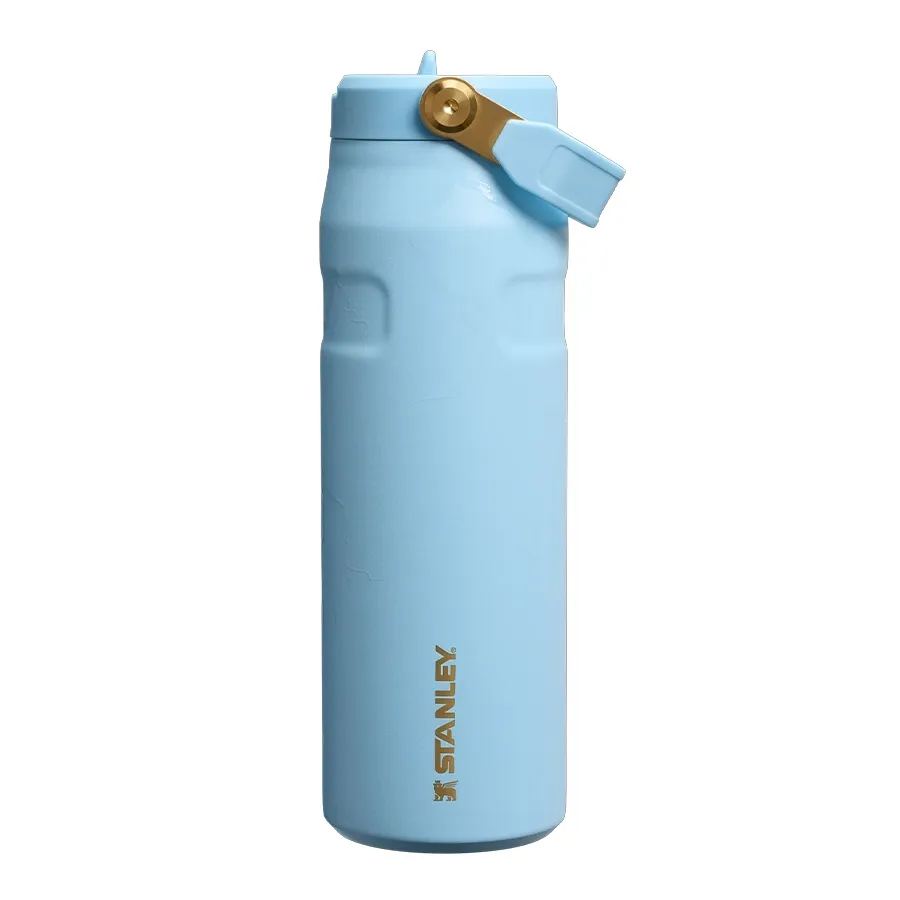 Imagen 0 de 5 de Botella térmica Iceflow Flip Straw 2.0 Messi 710 ml. x Stanley 1913-CELESTE/DORADO