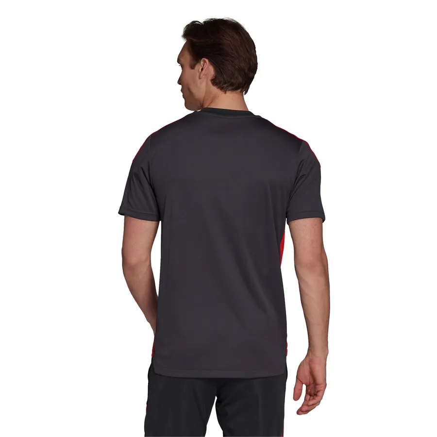 Imagen 1 de 6 de Camiseta adidas Entrenamiento Tiro River Plate-GRAFITO/ROJO/BLANCO