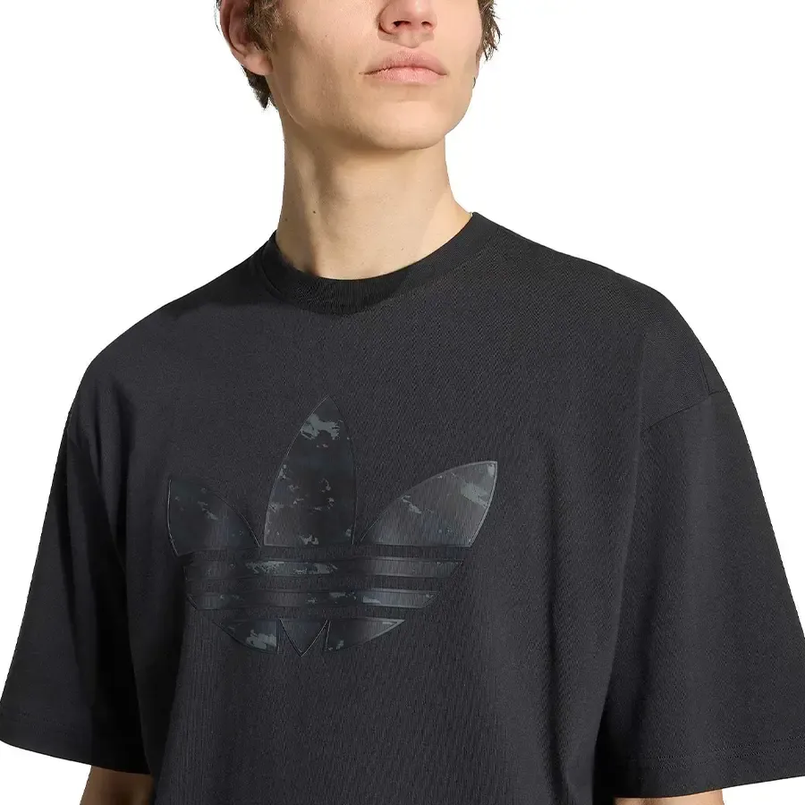 Imagen 3 de 5 de Remera adidas originals Camo 2 Infill Trifolio-NEGRO