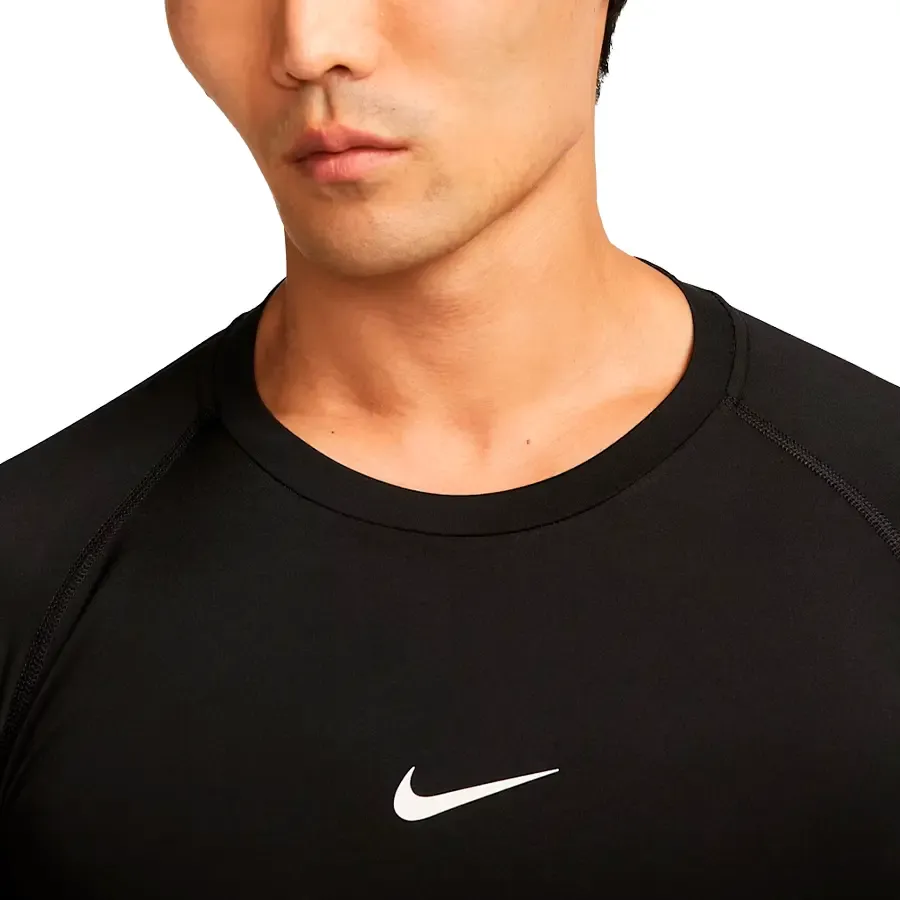 Imagen 2 de 4 de Remera Nike Manga Larga de Compresion Dri fit-NEGRO
